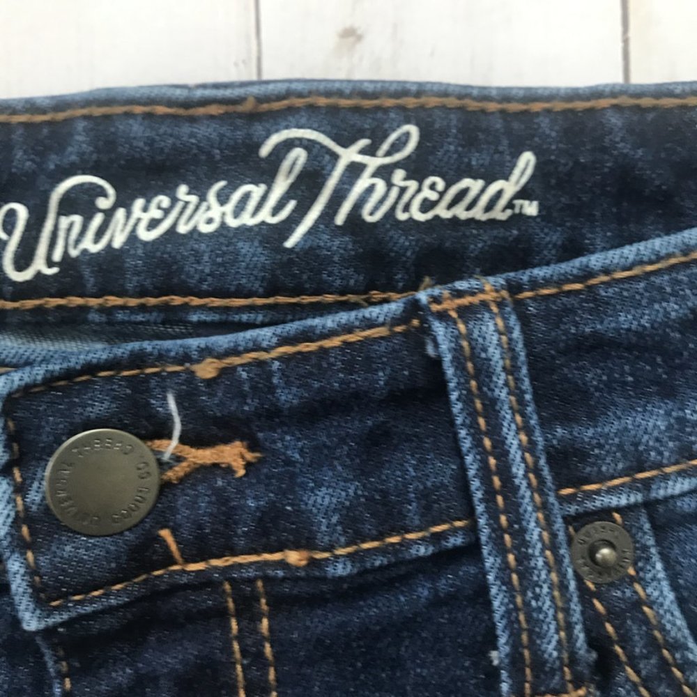 Universal Thread Cuffed Denim Shorts Size 6 - Picture 2 of 7